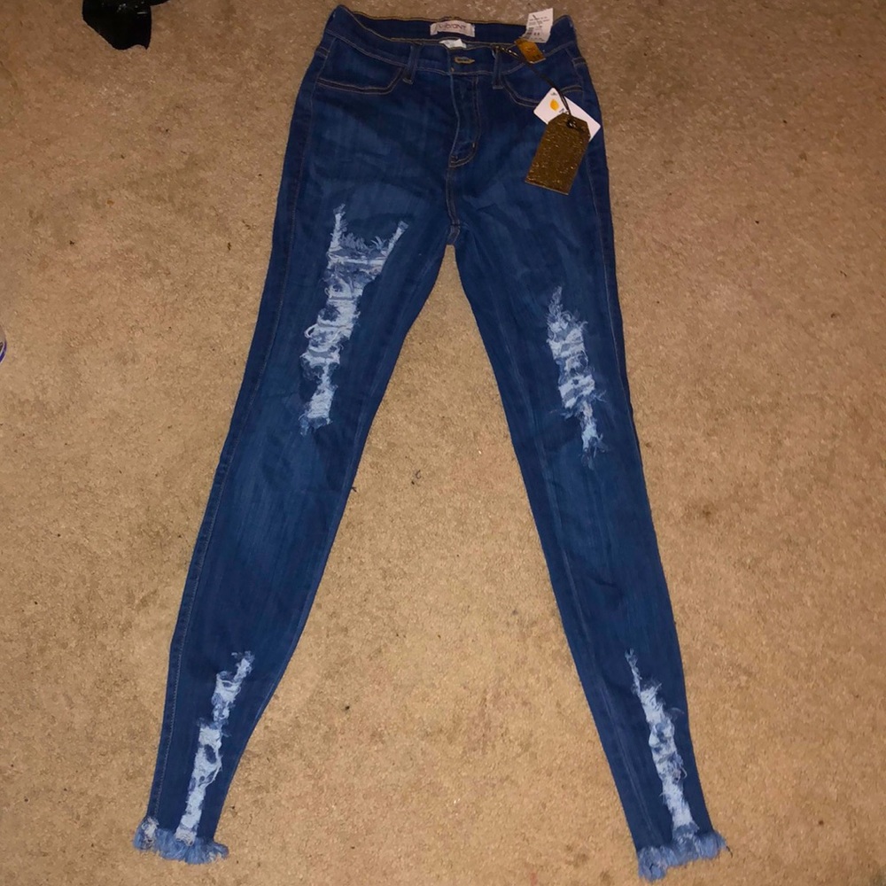 Distressed skinny jeans BRAND NEW. Size 11